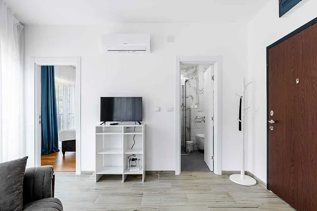 Stylish 30 m² One-Bedroom Apartment with Scenic Views in Bečići — photo 6